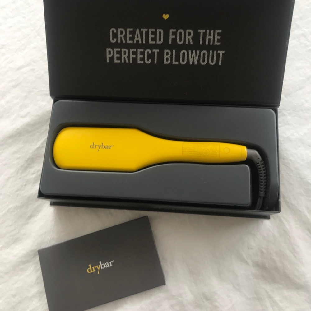 DRY BAR straightening and paddle brush in one